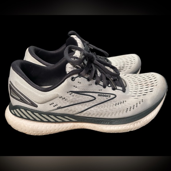 Brooks Shoes - Brooks Sneakers women’s size9 GUC